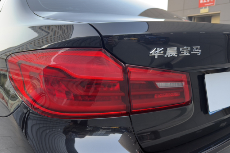 宝马5系 2019款 改款 530Li 尊享型 豪华套装车身外观6011