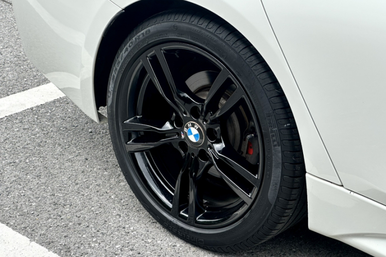 宝马3系 2019款 320i M运动曜夜版车身外观6003