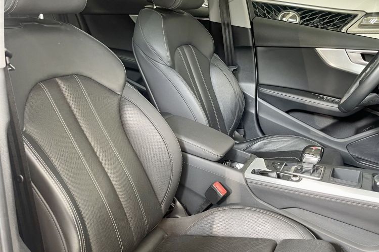 奥迪A4L 2022款 40 TFSI 豪华动感型中控内饰7007