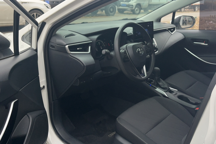 丰田 卡罗拉 2023款 1.8L 智能电混双擎 精英版中控内饰7002