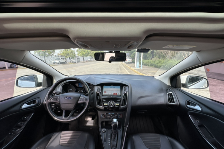 福特 福克斯 2017款 三厢 1.6L 自动风尚型智行版中控内饰7004