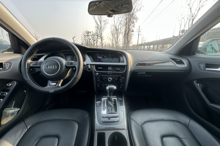 奥迪A4L 2013款 35 TFSI 自动舒适型中控内饰7005