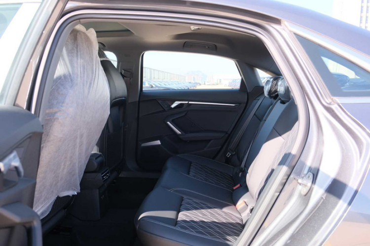 奥迪A3 2025款 A3L Limousine 35TFSI 飞驰尊享型中控内饰7004