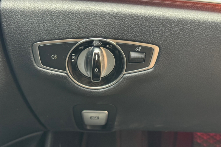 奔驰E级 2020款 E 300 L 运动时尚型中控内饰7007