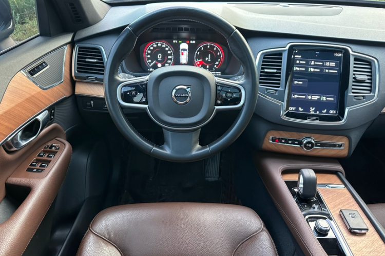 沃尔沃XC90 2022款 B5 智行豪华版 5座中控内饰7004