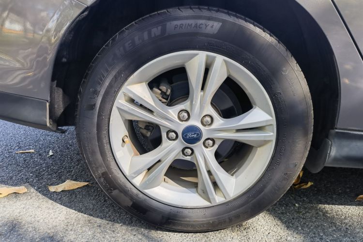 福特 福克斯 2012款 三厢 1.6L 自动风尚型车身外观6009