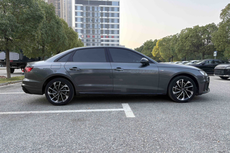 奥迪A4L 2023款 40 TFSI 豪华动感型车身外观6004