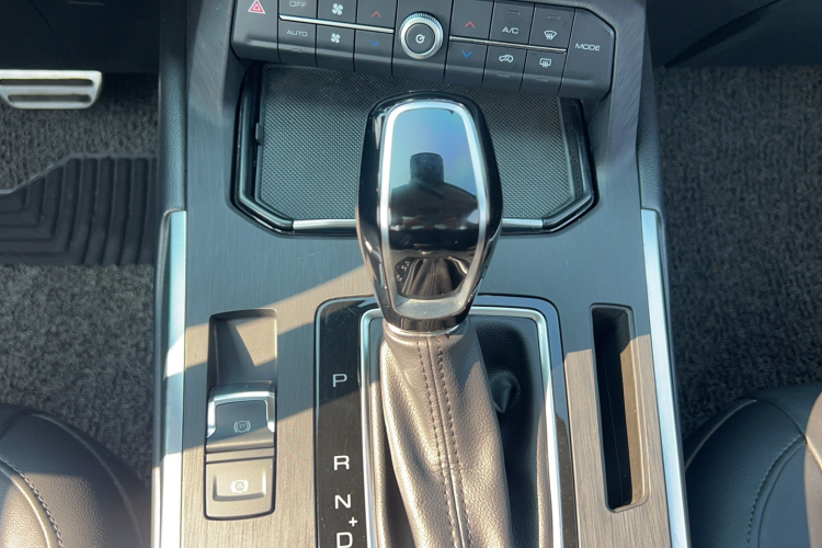 魏牌 VV5 2017款 2.0T 旗舰型中控内饰7008