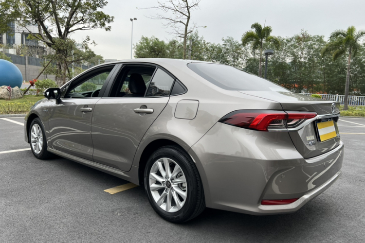 丰田 卡罗拉 2023款 1.8L 智能电混双擎 精英版车身外观6001