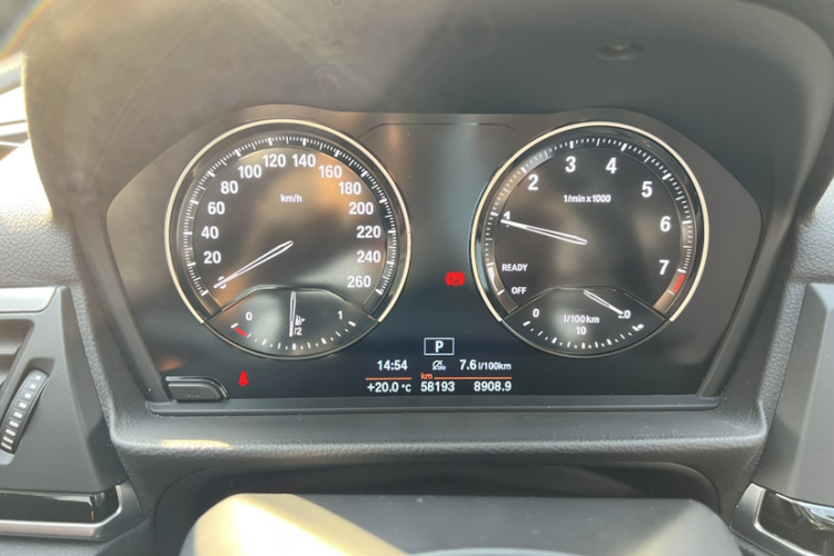 宝马1系 2020款 125i 领先型M运动套装中控内饰15