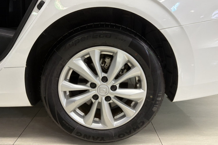 长安 逸动 2022款 PLUS 1.6L GDI CVT精英型车身外观6012