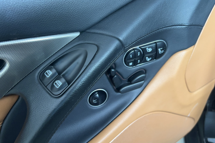 奔驰SL级 2010款 SL 350局部细节9004