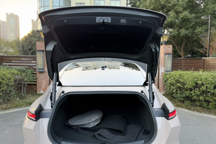 蔚来ET5 2022款 75kWh中控内饰7002