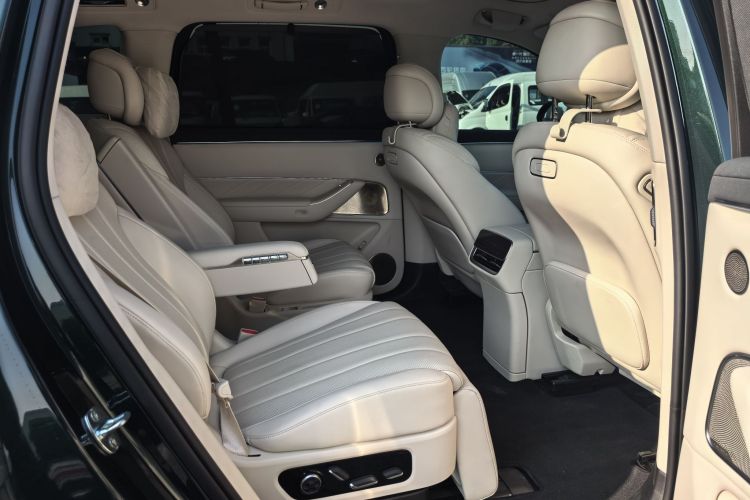 鸿蒙智行 问界M8 2025款 增程 Max+版 53.4kWh 6座版中控内饰7014