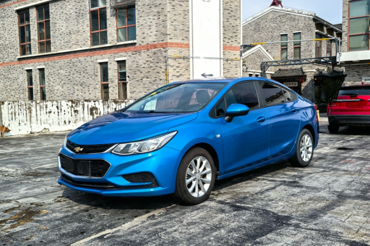 雪佛兰 科鲁兹 2017款 1.5L 自动先锋天窗版车身外观1