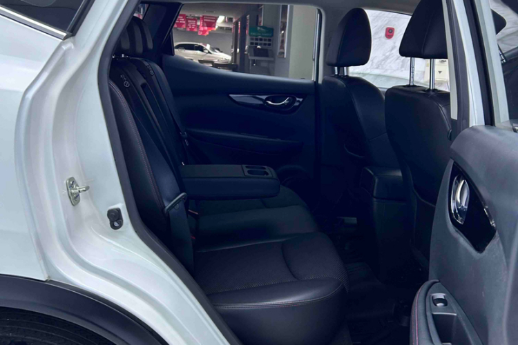 日产 逍客 2017款 2.0L CVT豪华版 国V中控内饰7005