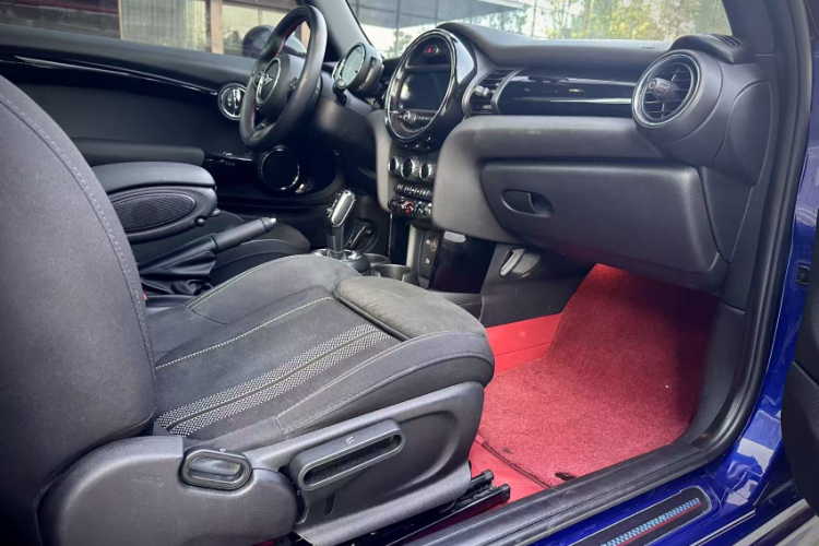 MINI 2018款 1.5T COOPER 赛车手中控内饰7010