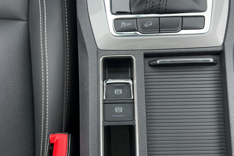 荣威RX5 2020款 20T 自动4G互联超越旗舰版中控内饰7012