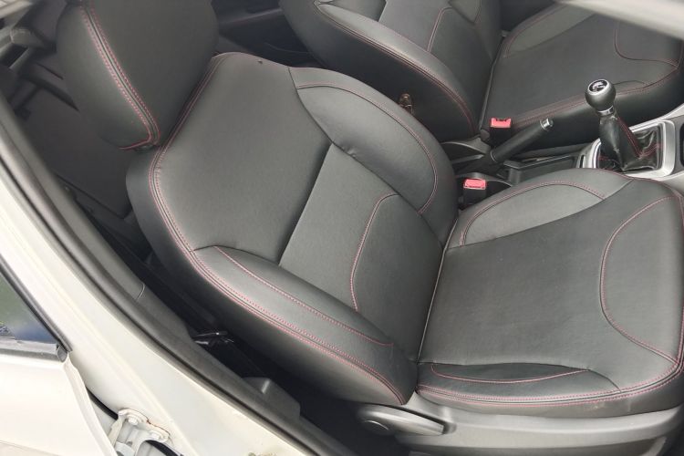 中华V3 2015款 1.5L 手动智能型中控内饰7009