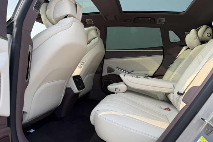 腾势Z9GT 2024款 1100四驱Max版中控内饰7003