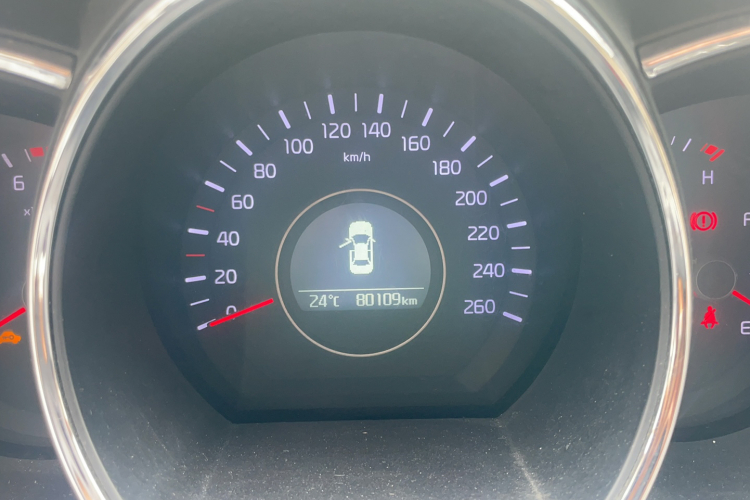 起亚K5 2015款 2.0L 自动GL中控内饰15