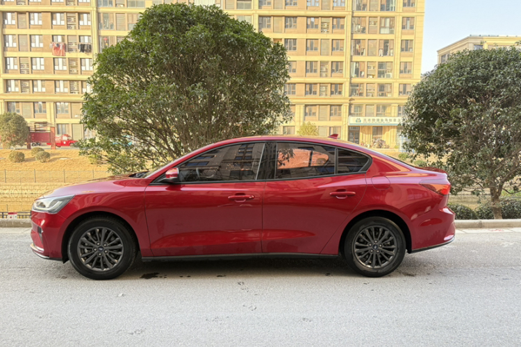 福特 福克斯 2022款 三厢 EcoBoost 180 自动竞速版车身外观6012