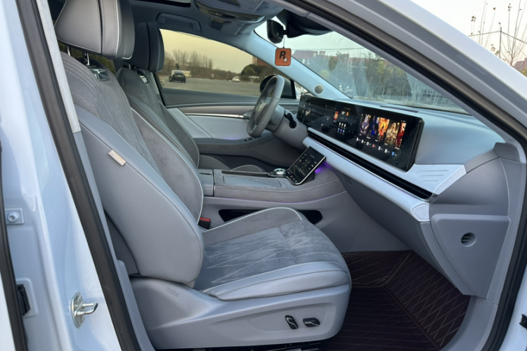 岚图汽车 岚图追光 2023款 四驱标准版中控内饰7003