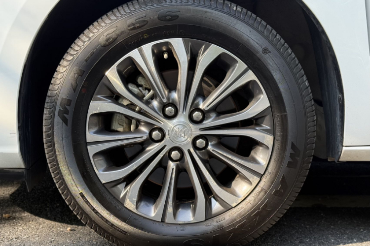 别克GL8 2021款 陆上公务舱 652T 豪华型车身外观6011