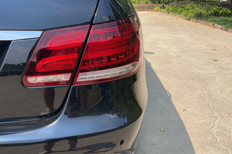 奔驰E级 2015款 改款 E 180 L 运动型车身外观6010