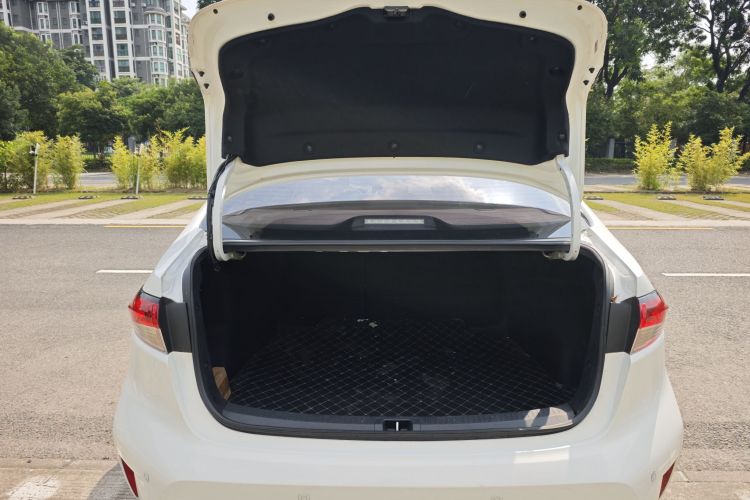 丰田 雷凌 2023款 185T CVT豪华版局部细节23