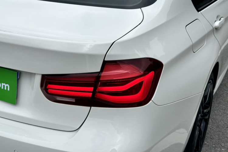 宝马3系 2019款 320i M运动曜夜版车身外观6009