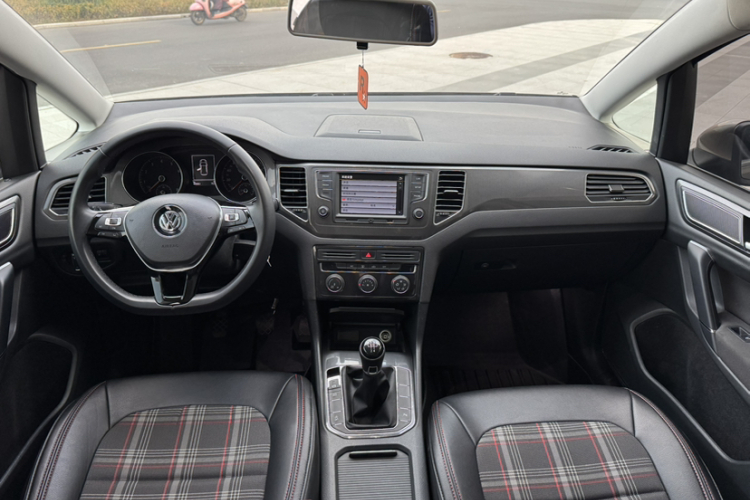 大众 高尔夫·嘉旅 2016款 230TSI 手动进取型中控内饰7006