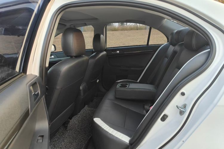 三菱 翼神 2013款 时尚版 1.8L CVT舒适型中控内饰7003