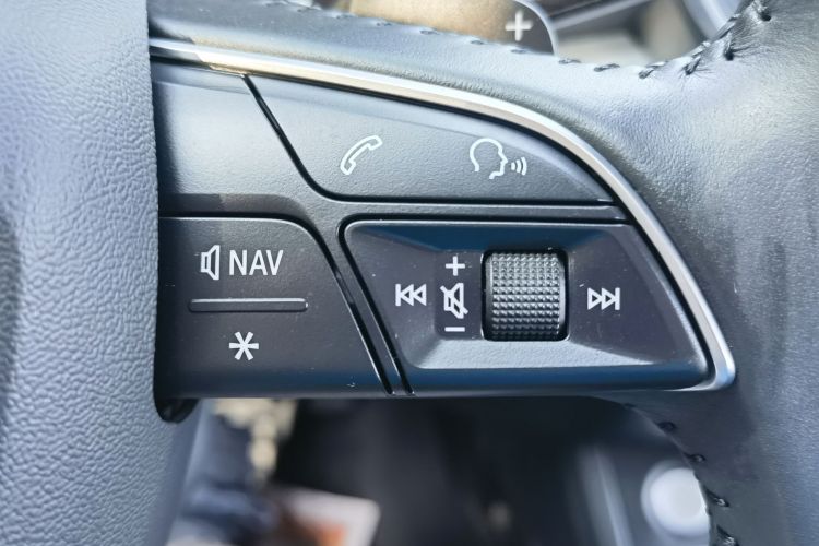 奥迪Q5L 2020款 改款 40 TFSI 荣享时尚型中控内饰7013