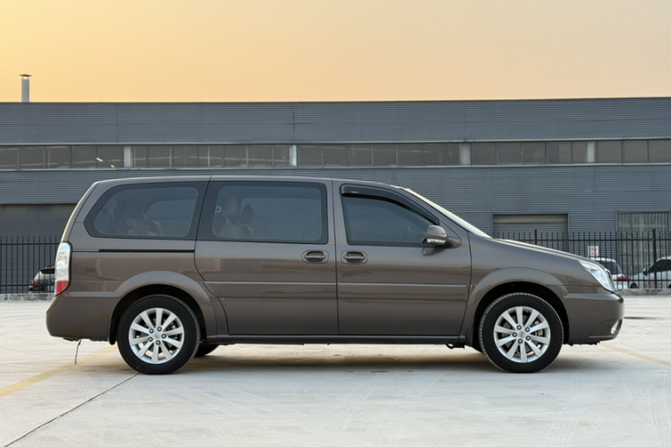 别克GL8 2014款 2.4L 行政版车身外观6001