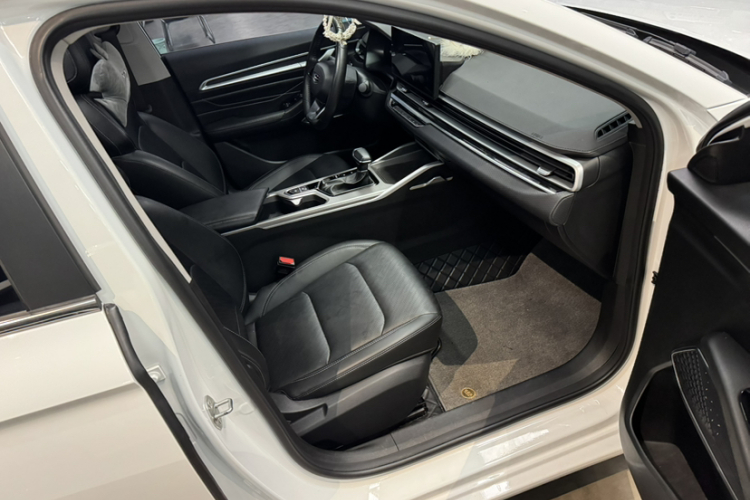 吉利汽车 帝豪 2023款 第4代冠军版 1.5L CVT尊贵型中控内饰7007