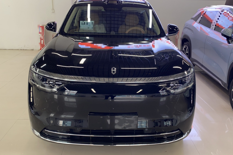 鸿蒙智行 问界M8 2025款 增程 Max+版 53.4kWh 6座版车身外观6001