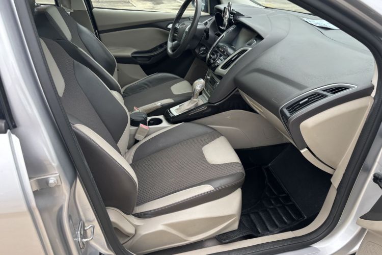 福特 福克斯 2012款 三厢 1.6L 自动风尚型中控内饰7006