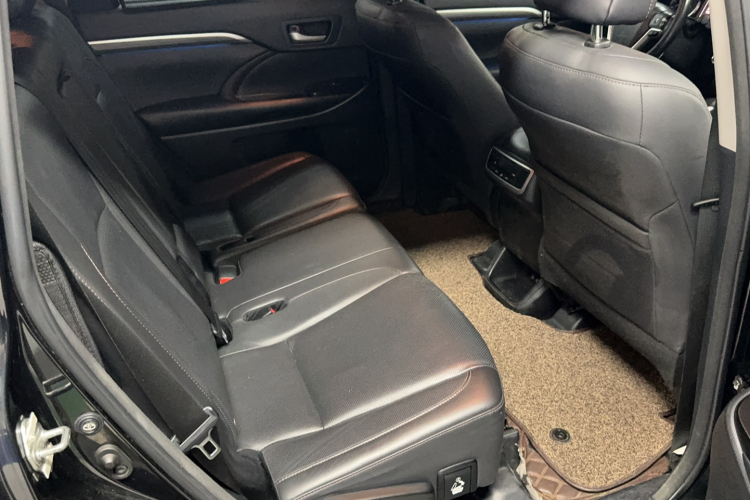 丰田 汉兰达 2018款 2.0T 四驱至尊版 7座 国V中控内饰7004