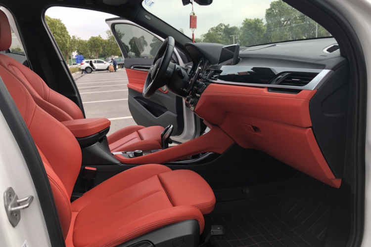 宝马X2 2020款 sDrive25i 领先型M运动套装局部细节41