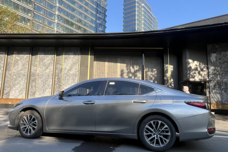 雷克萨斯ES 2023款 200 卓越版车身外观6003