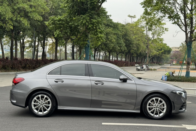 奔驰A级 2021款 A 200 L 运动轿车动感型车身外观6007