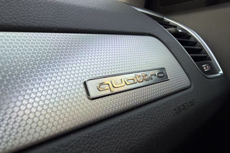 奥迪Q5 2016款 40 TFSI 技术型中控内饰7007