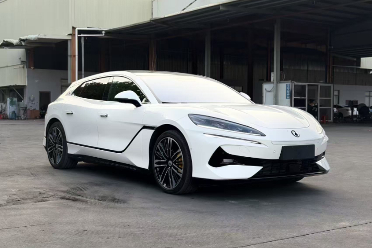 腾势Z9GT 2024款 1100四驱Ultra版车身外观6005