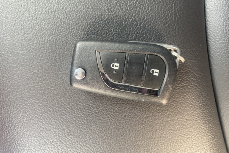 丰田 卡罗拉锐放 2022款 2.0L 先锋版中控内饰7001