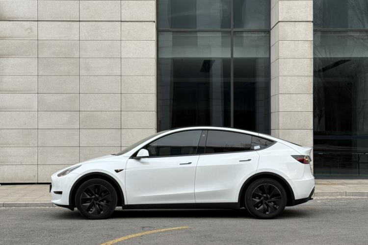 特斯拉 Model Y 2023款 后轮驱动版车身外观6009