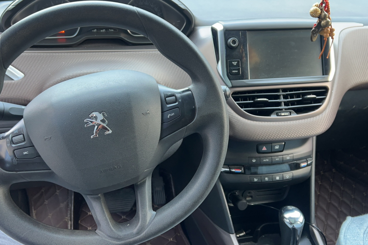 标致2008 2014款 1.6L 自动卓越版中控内饰7002