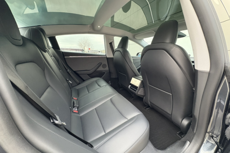 特斯拉 Model 3 2023款 后轮驱动版中控内饰7006