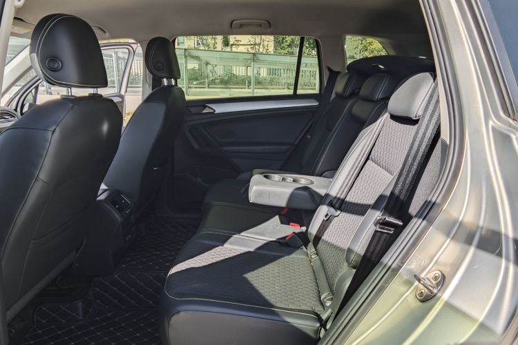 大众 途观L 2019款 330TSI 自动两驱风尚版 国V中控内饰7005