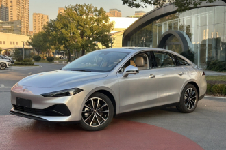 荣威D7 2025款 DMH 125km 世界冠军旗舰版